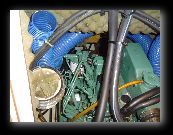 Antes de desmontar nada m&aacute;s. Quitado el filtro del aire, el motor no pasa de 1200 RPM., y salen gases del escape por la admisi&oacute;n. Vamos a desmontar la culata a ver qu&eacute; pasa.